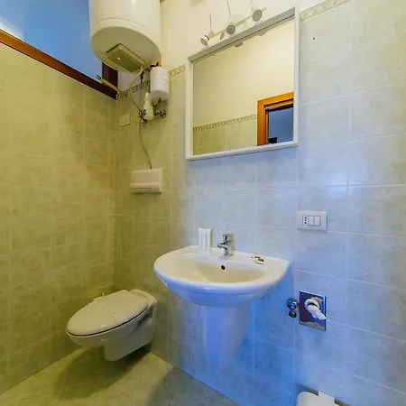 Abano Montegrotto Padova 公寓 *